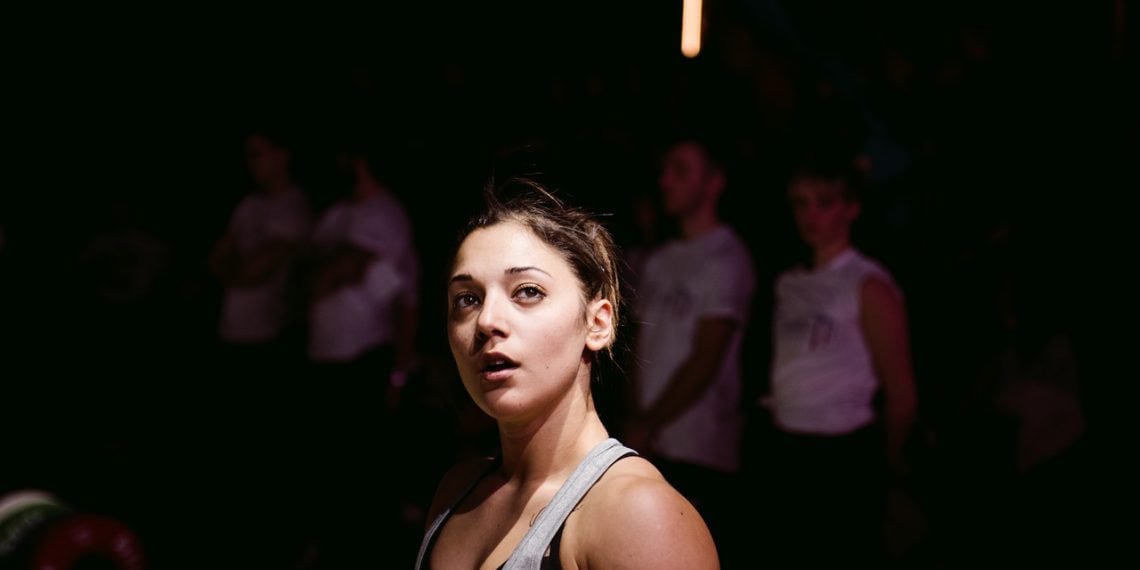 Atleta intenta a memorizzare i prossimi passaggi