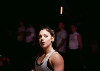 Atleta intenta a memorizzare i prossimi passaggi