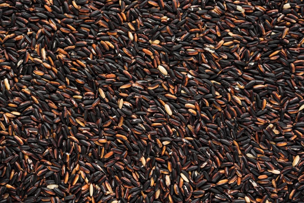 chicchi di riso nero venere, ricchi di flavonoidi
