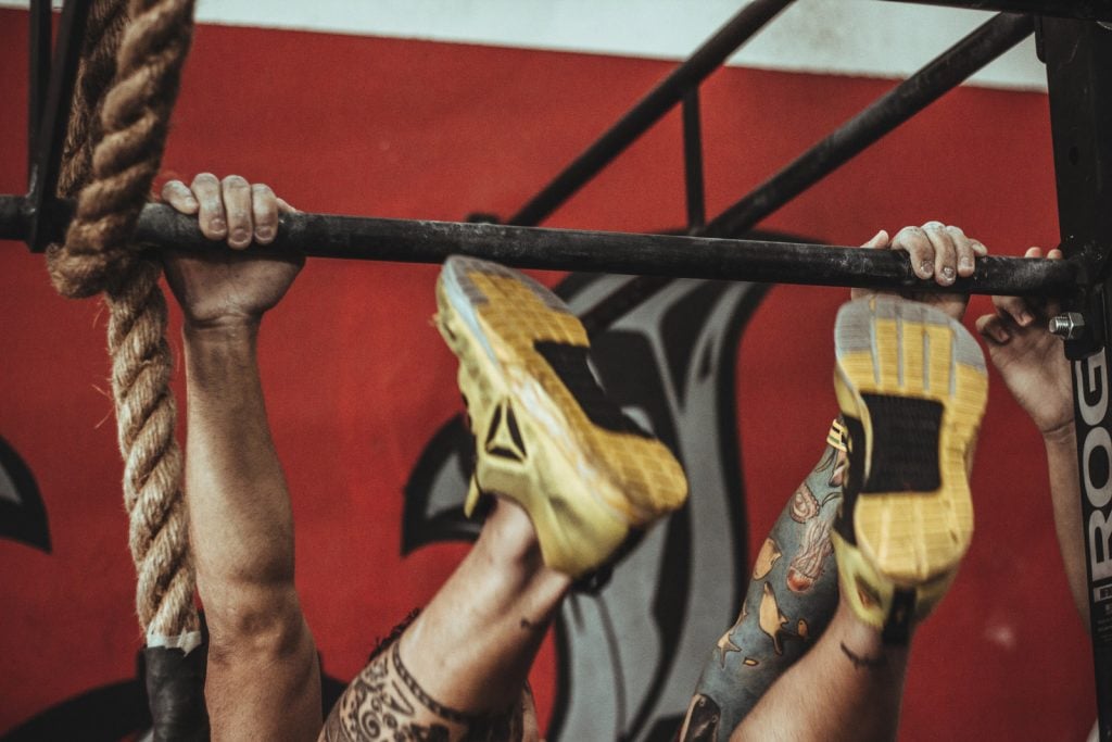 Toes to bar