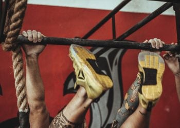 Toes to bar