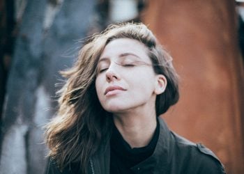 ragazza che respira