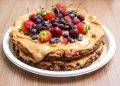 dolce con frutti di bosco
